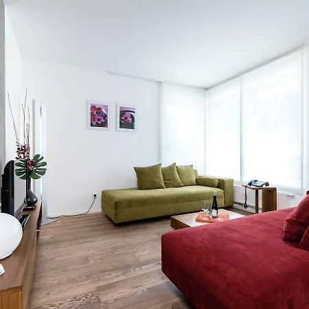 De Luxe 1 *